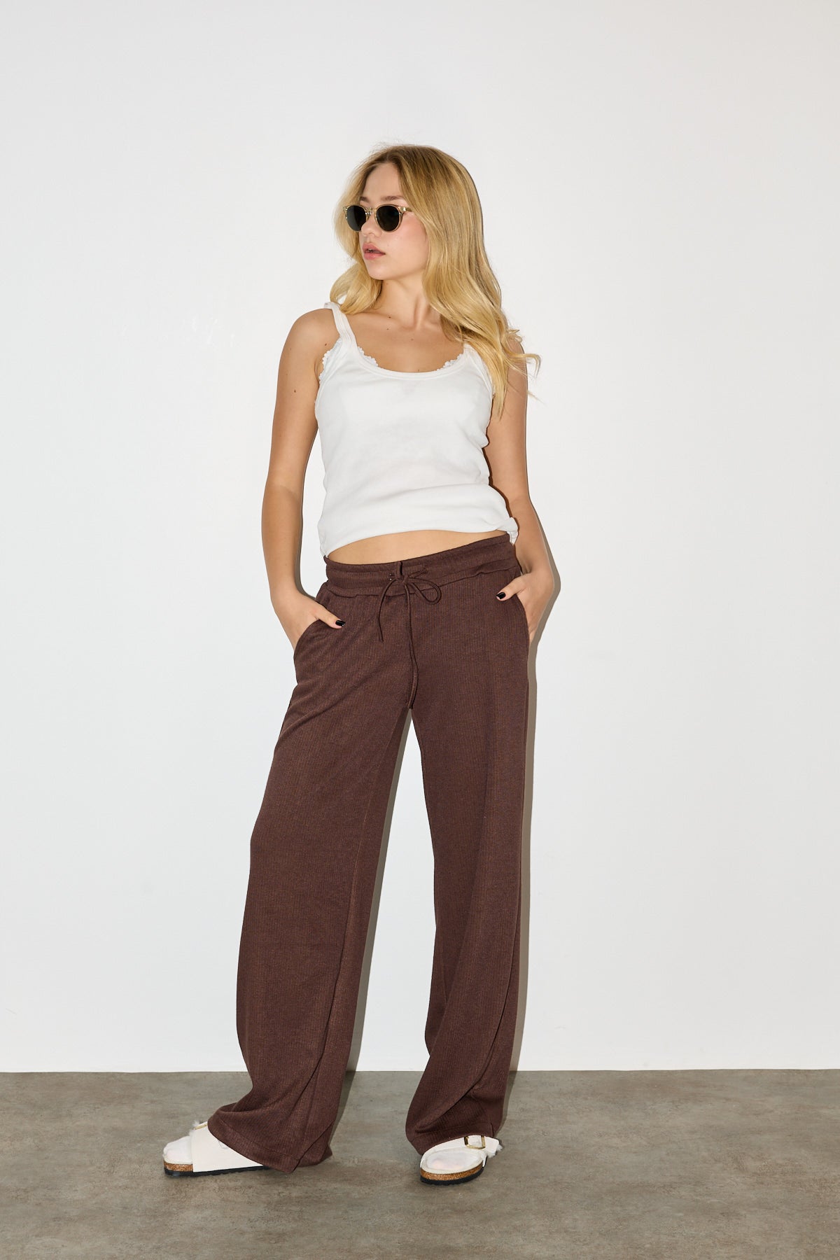 מכנסי טרנינג סריג חום