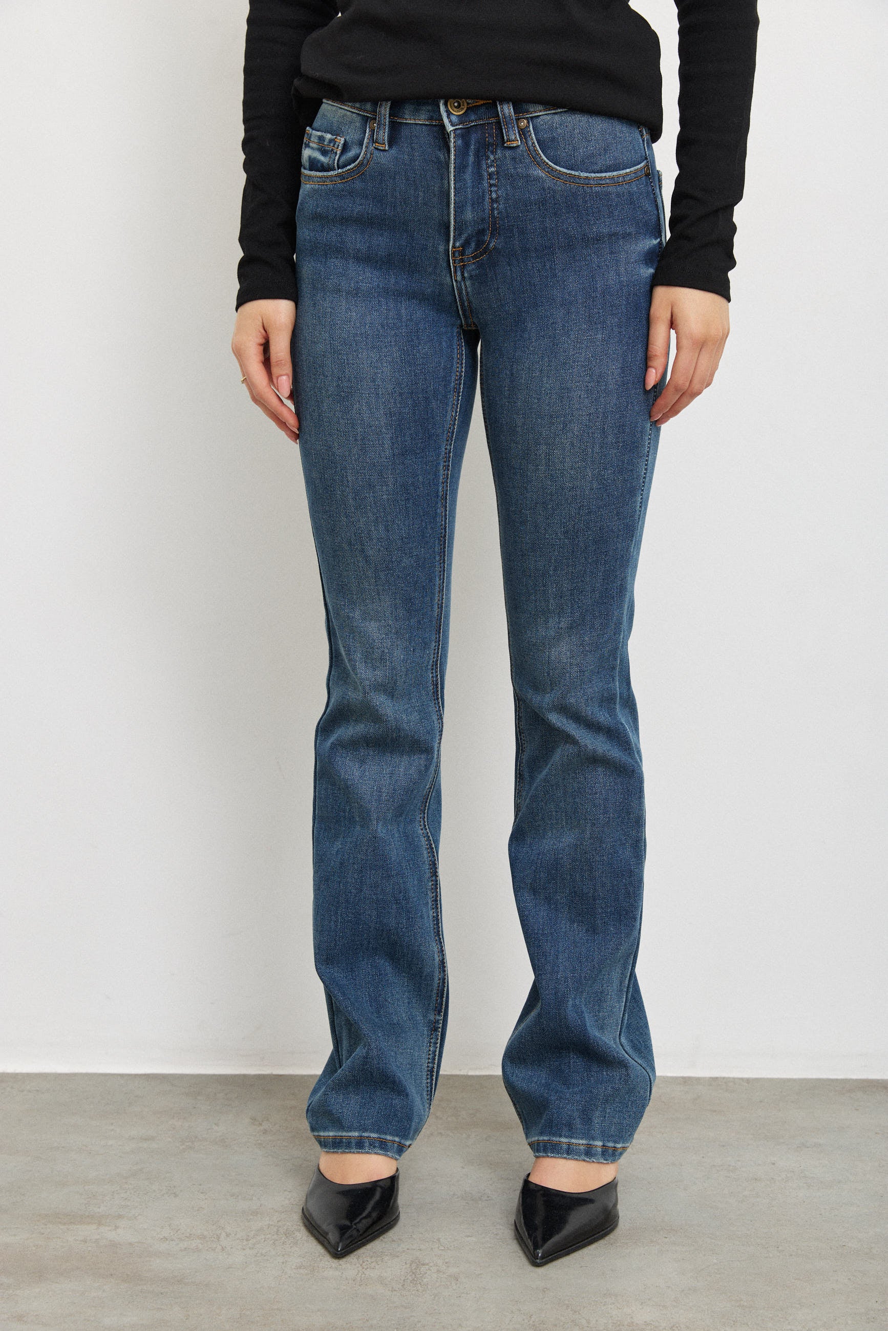 UTR ג׳ינס CORUNDUM MID WASH BLUE