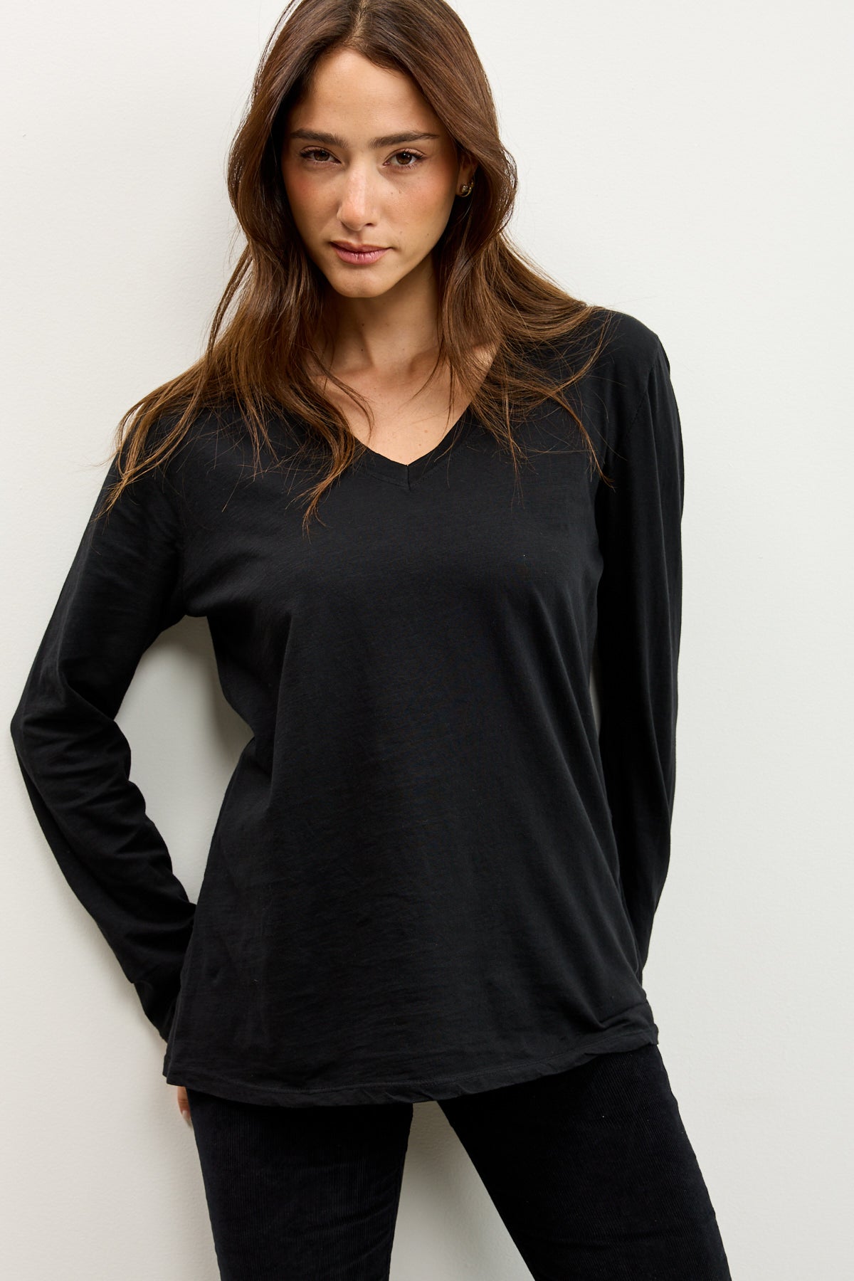 חולצת אלכס V שרוול ארוך שחור