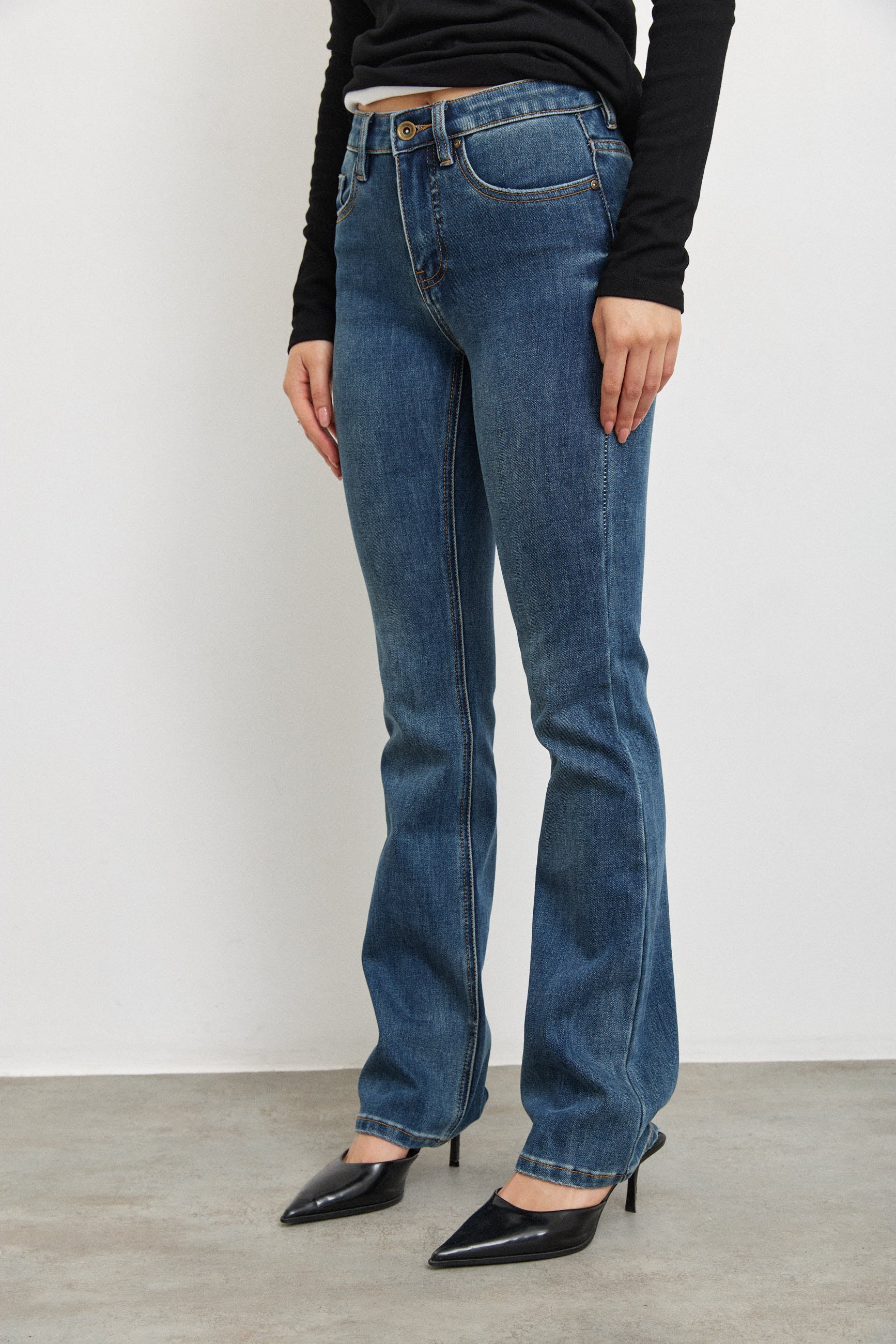 UTR ג׳ינס CORUNDUM MID WASH BLUE