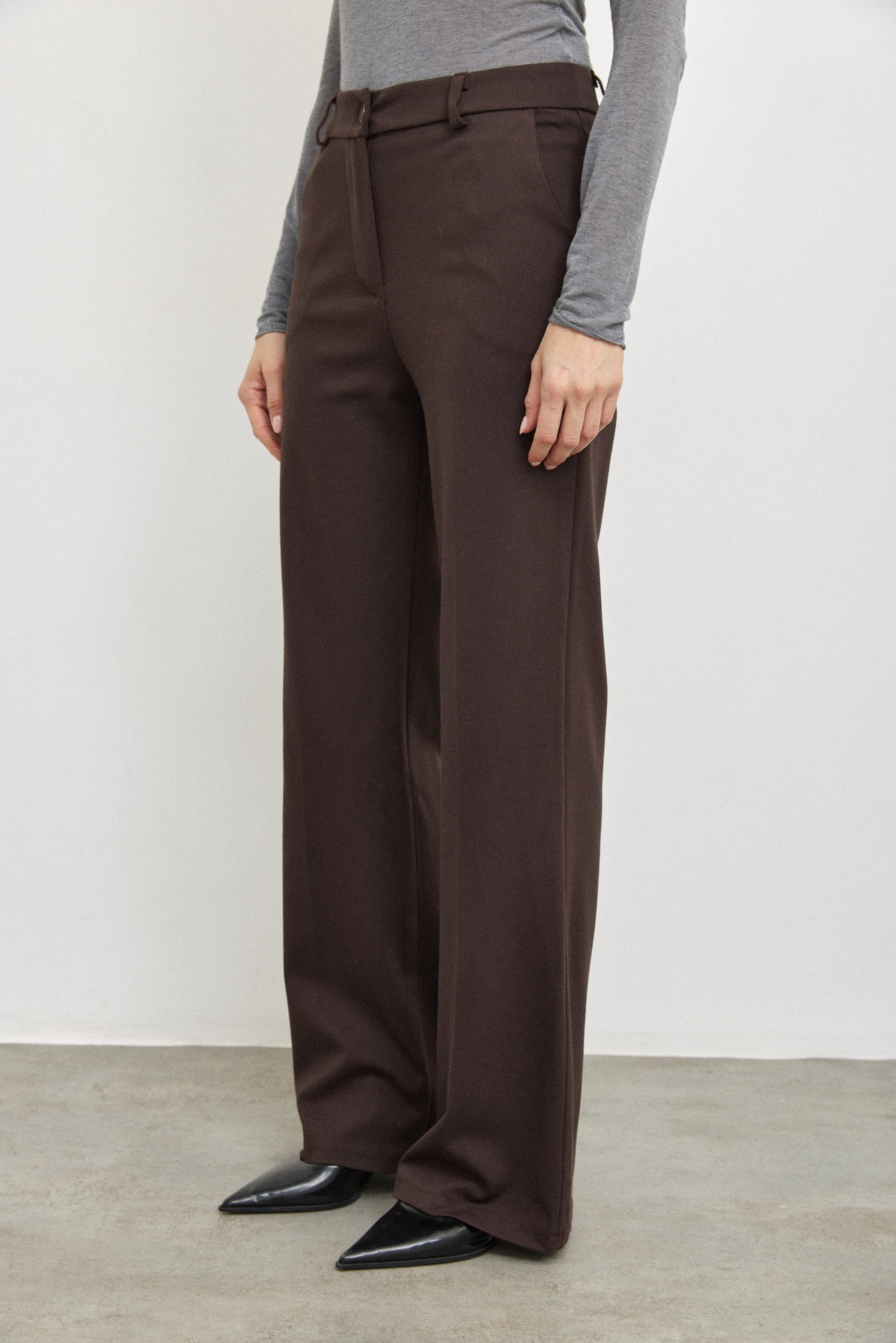 מכנסיים מחויטים רומא חום