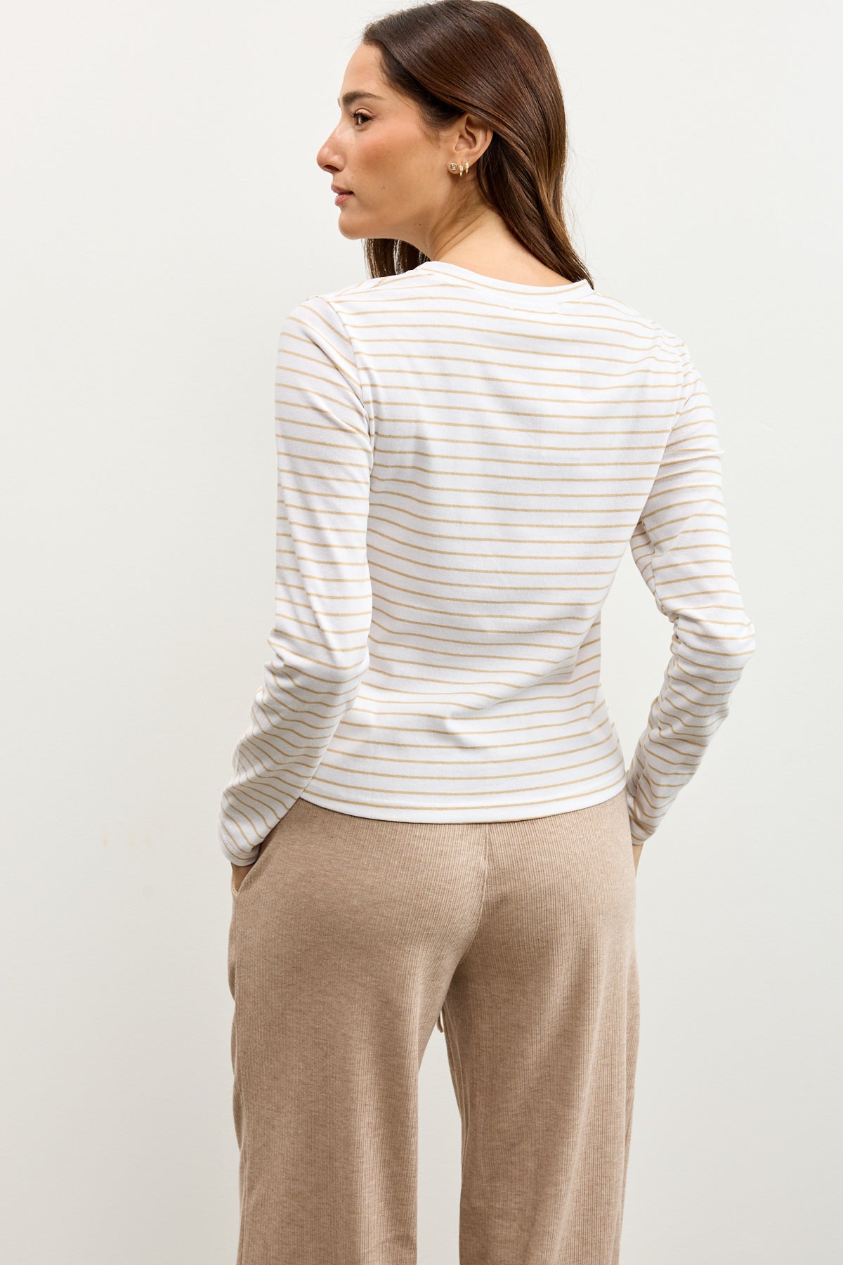 חולצת ניקי פסים בז