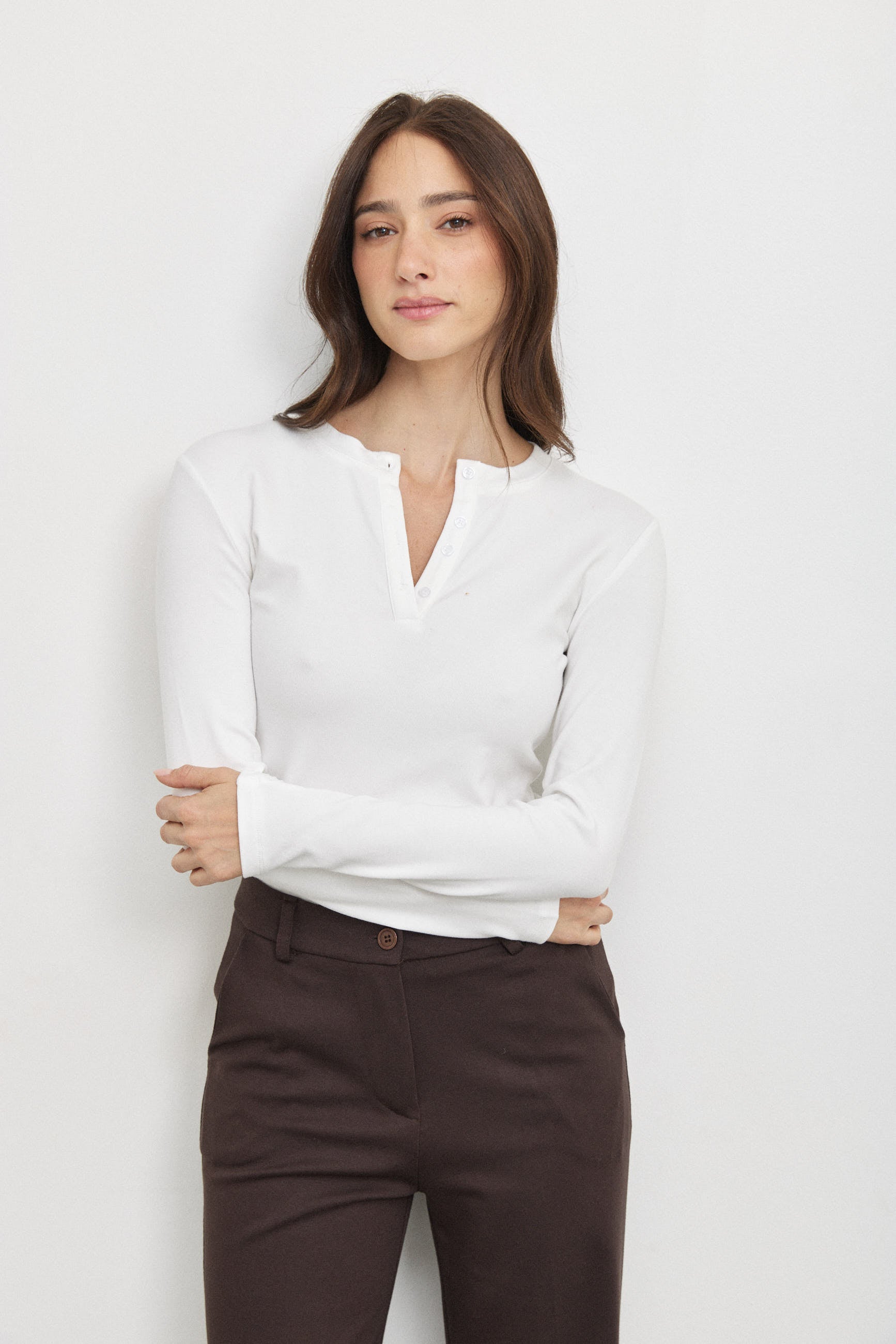 חולצת בייסיק כפתורים לומינה לבנה