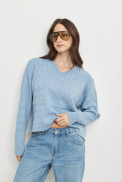 סריג וי ג׳וליה תכלת