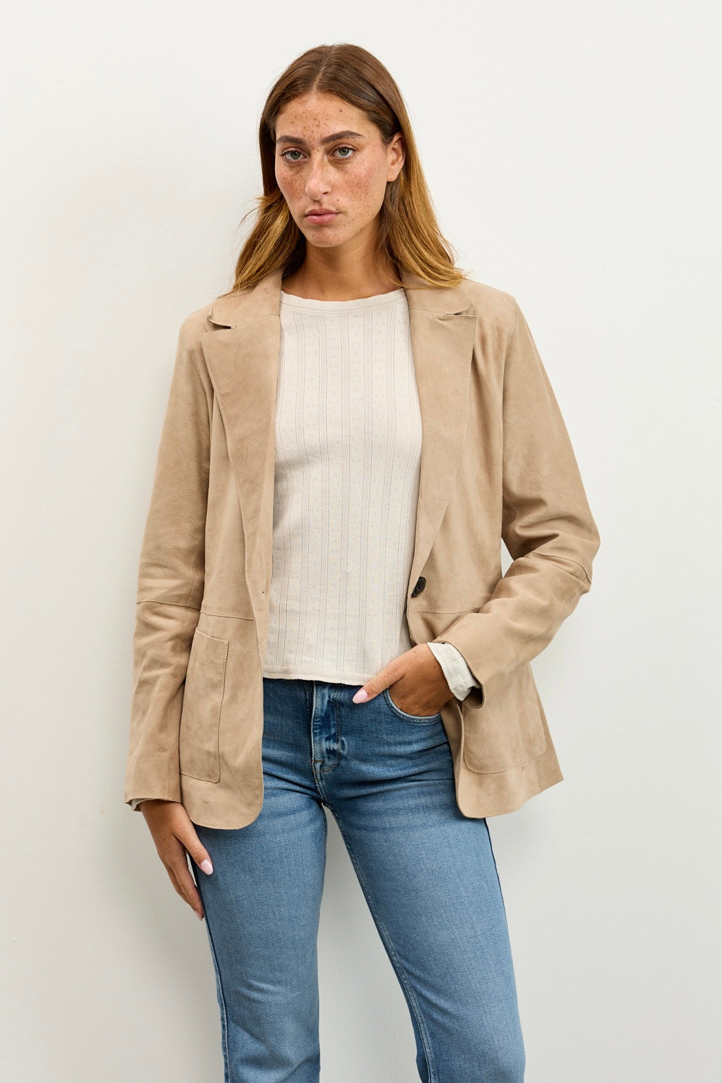 מעיל עור בז׳ NOIAN SUEDE BLAZER