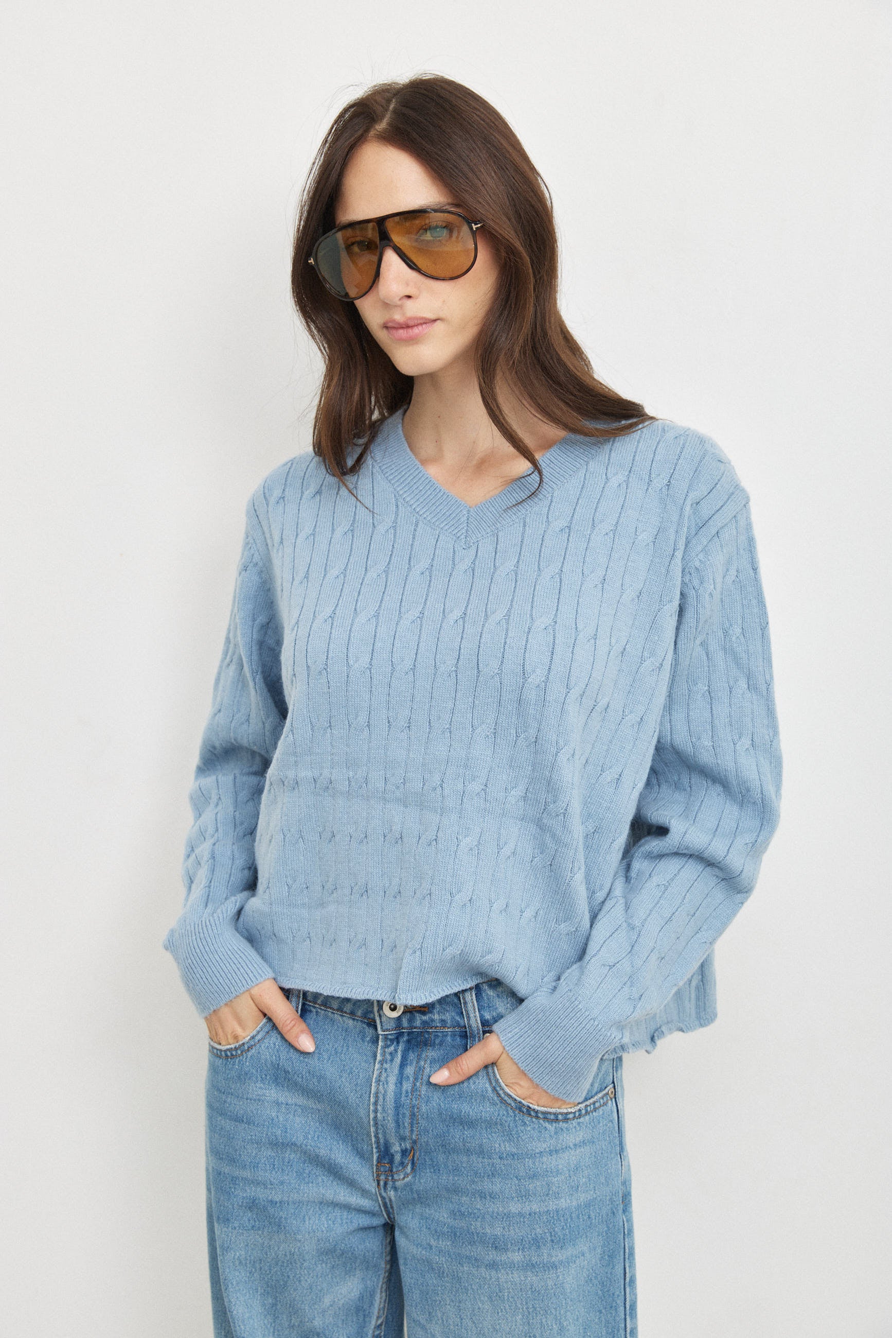 סריג וי ג׳וליה תכלת