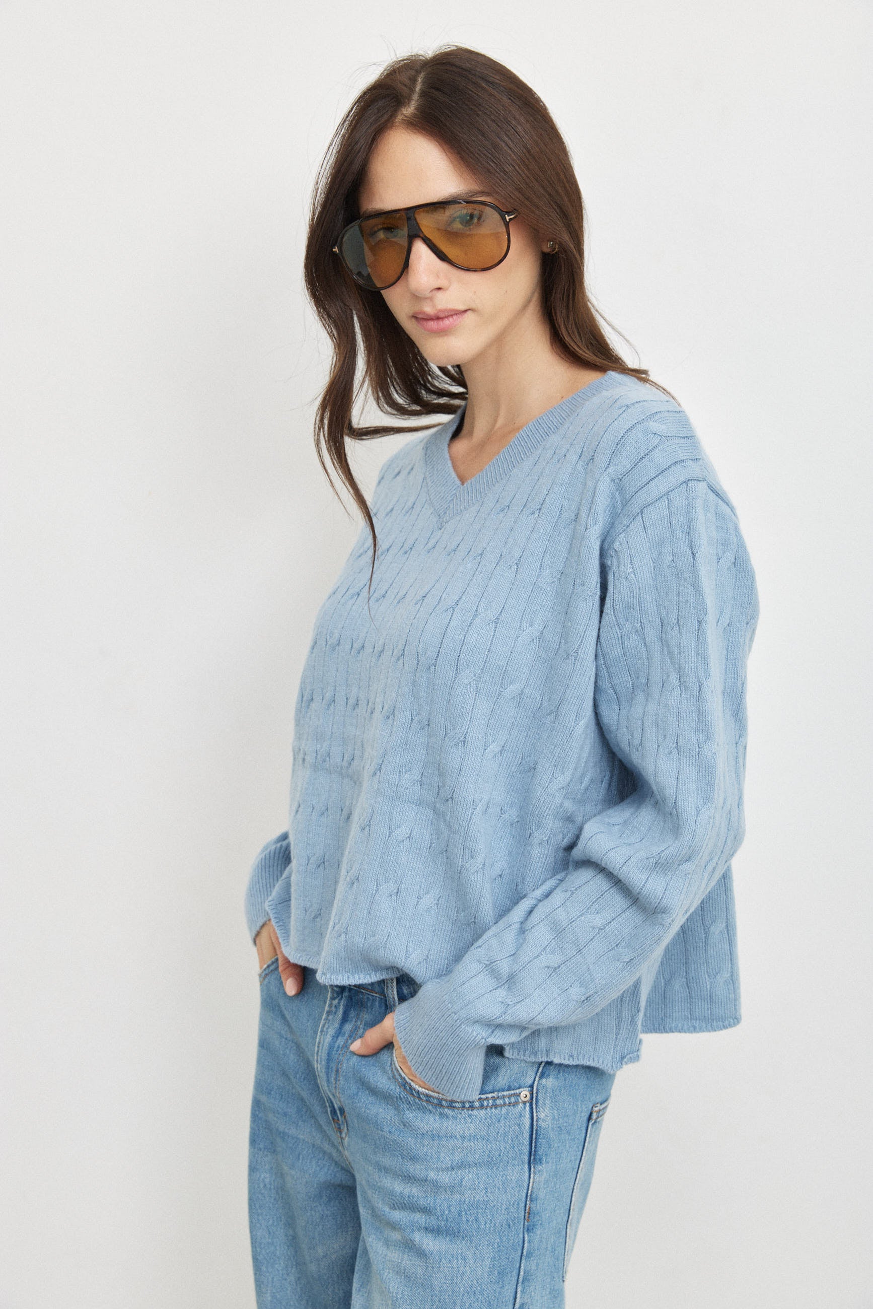 סריג וי ג׳וליה תכלת