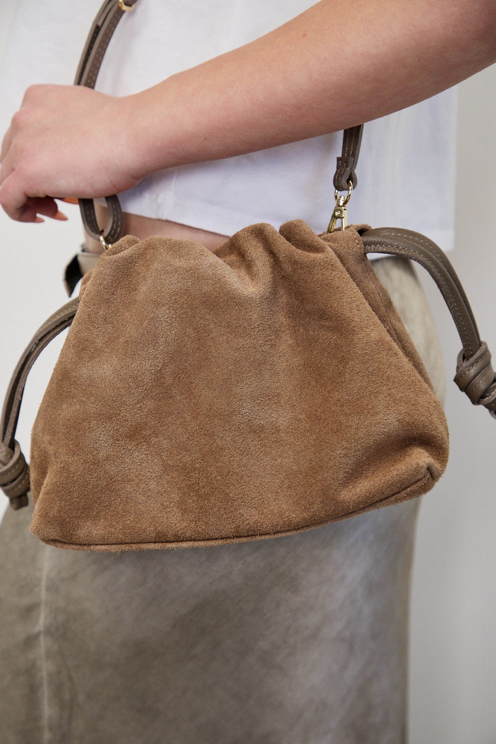 תיק עור זמש לוקה חום