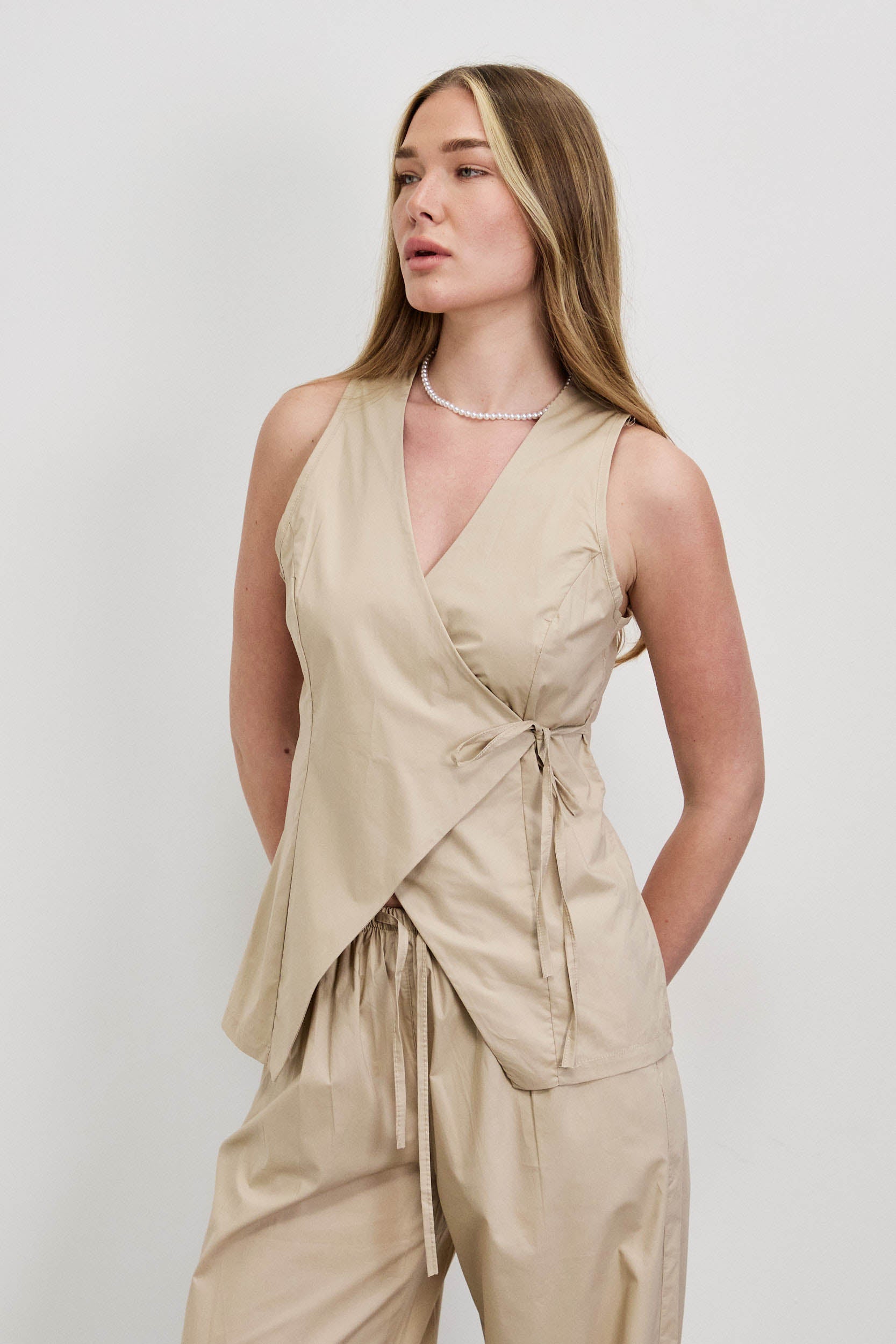 חולצת מעטפת כותנה בז