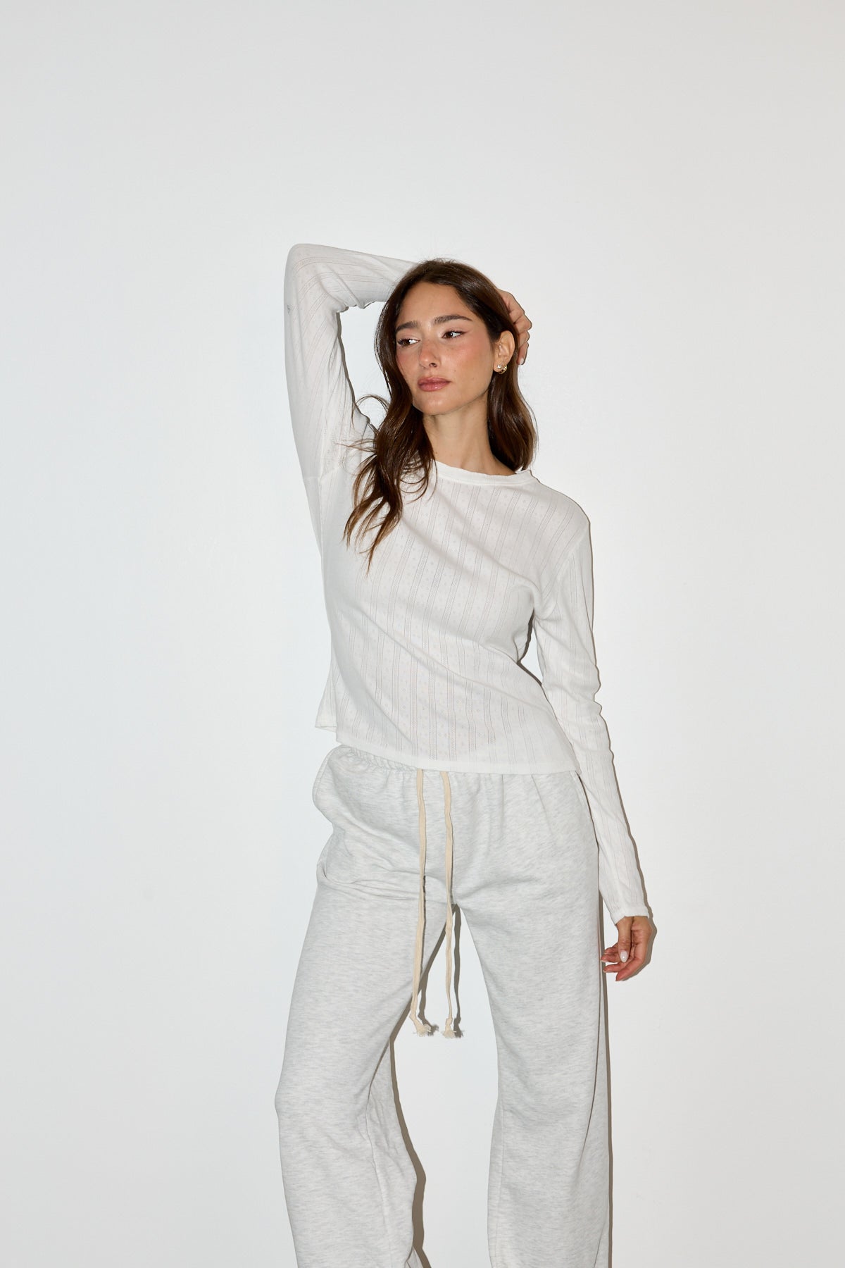 חולצת בייסיק ניקי בלה לבן