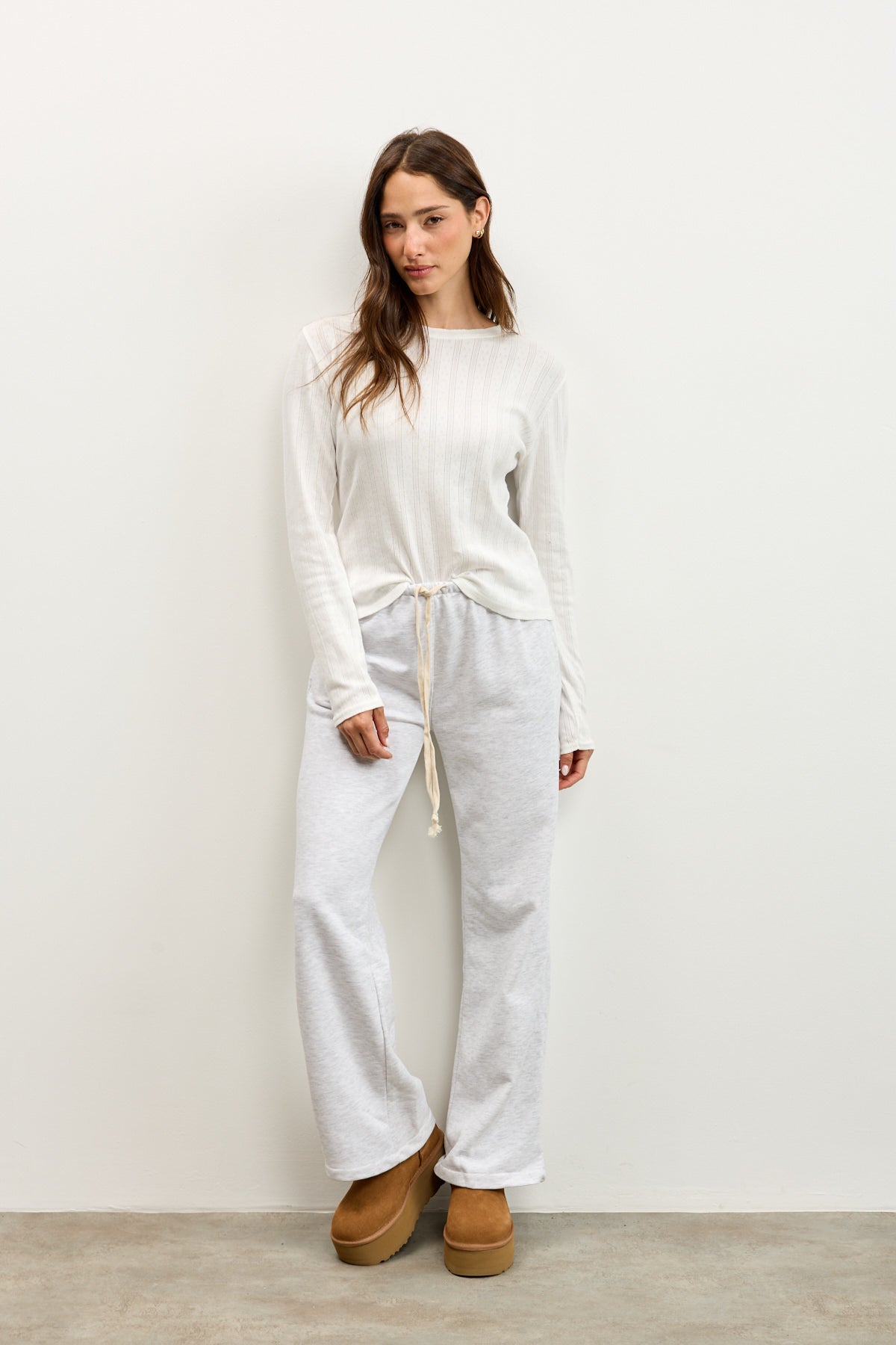 חולצת בייסיק ניקי בלה לבן