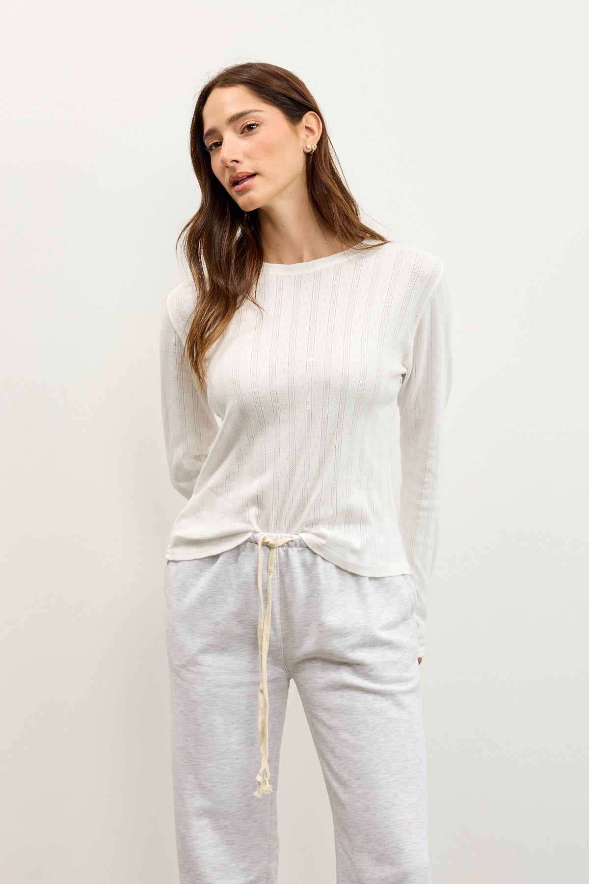 חולצת בייסיק ניקי בלה לבן