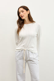 חולצת בייסיק ניקי בלה לבן