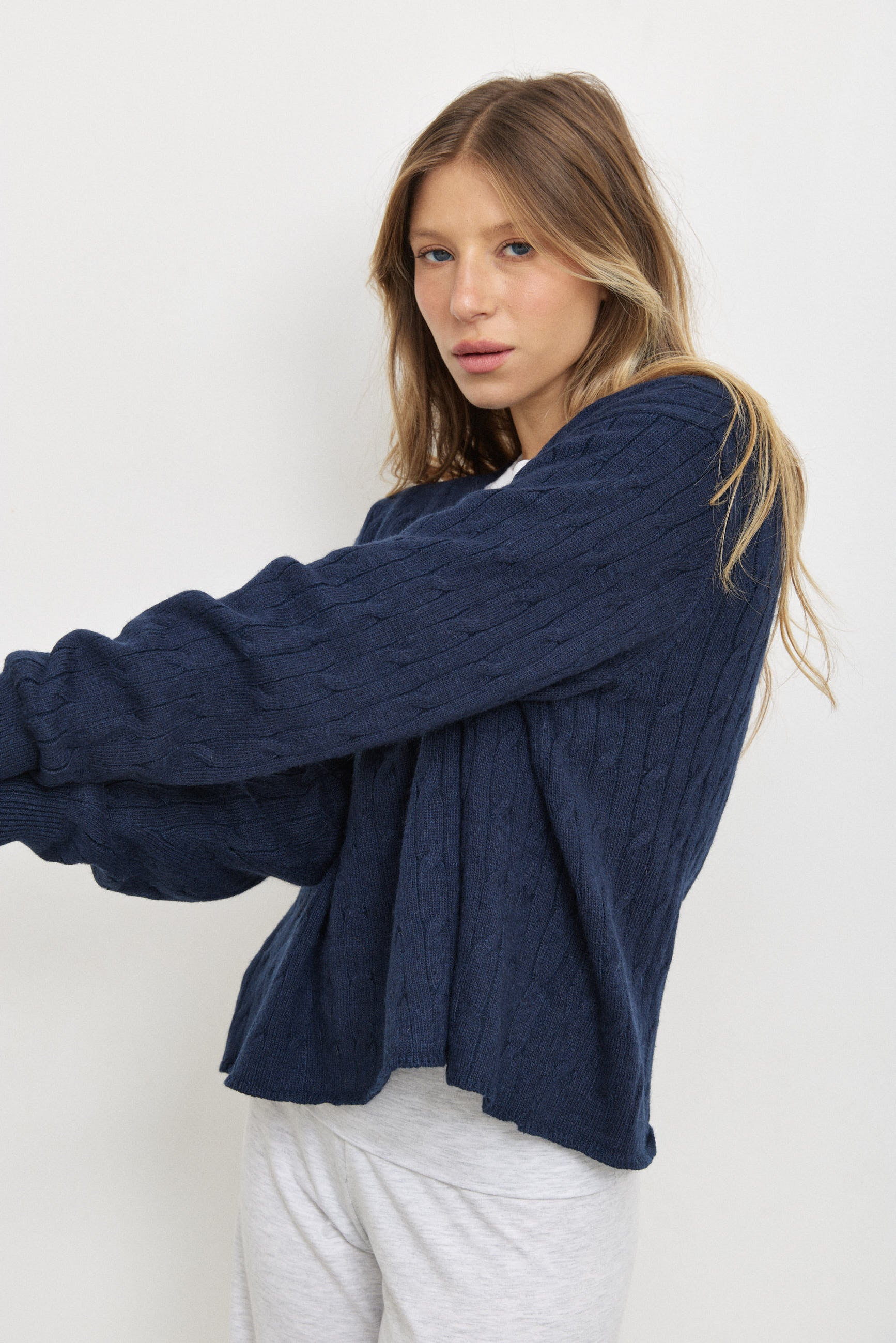 סריג וי ג׳וליה כחול