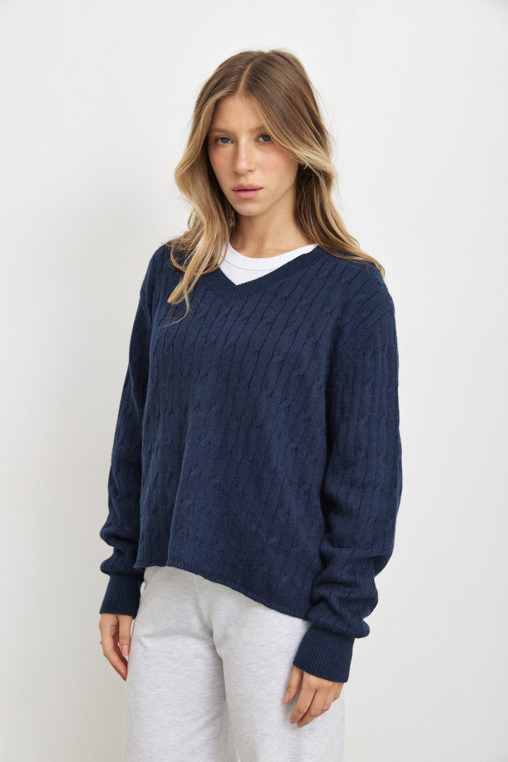 סריג וי ג׳וליה כחול