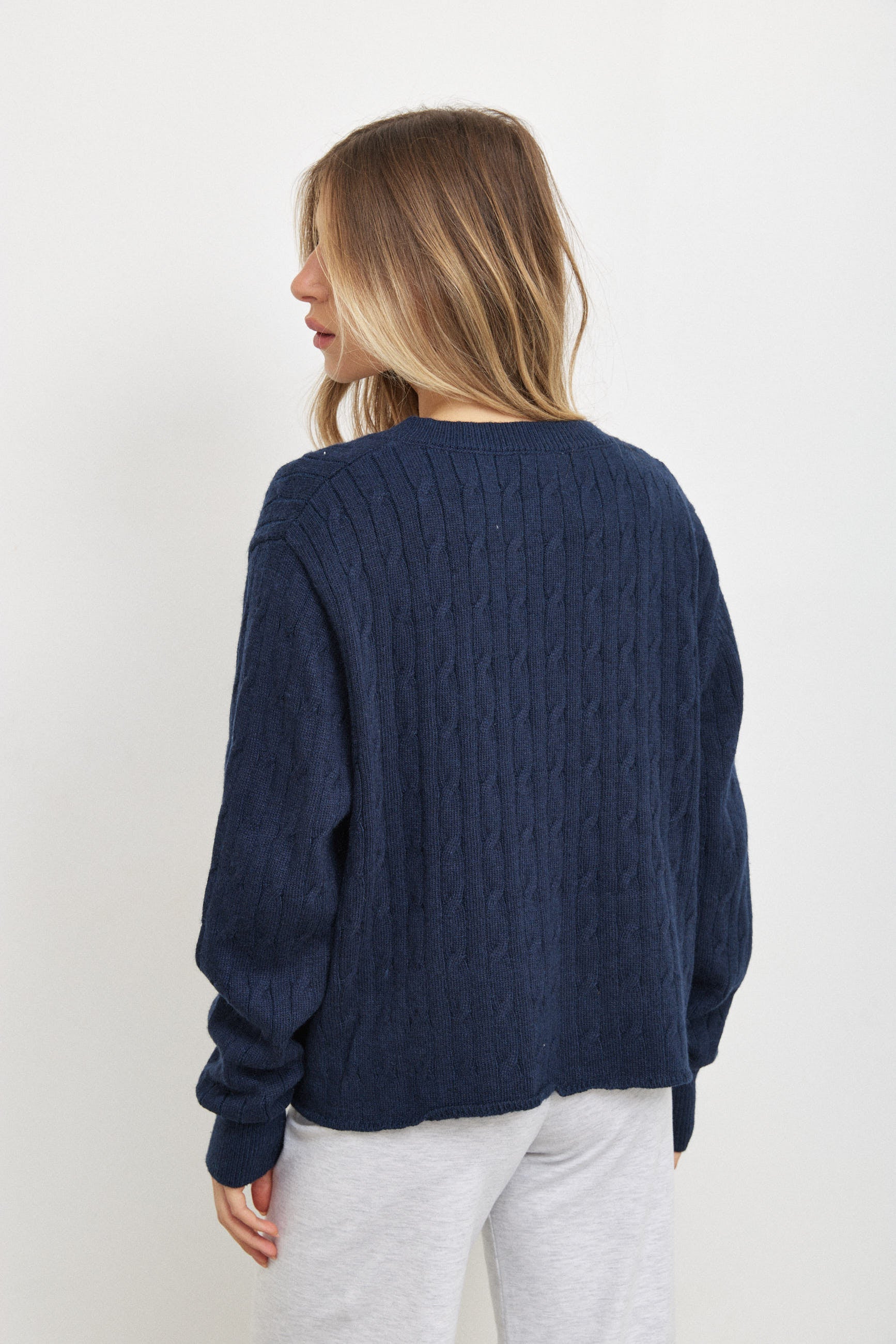 סריג וי ג׳וליה כחול