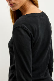 חולצת בייסיק וי בלה שחור