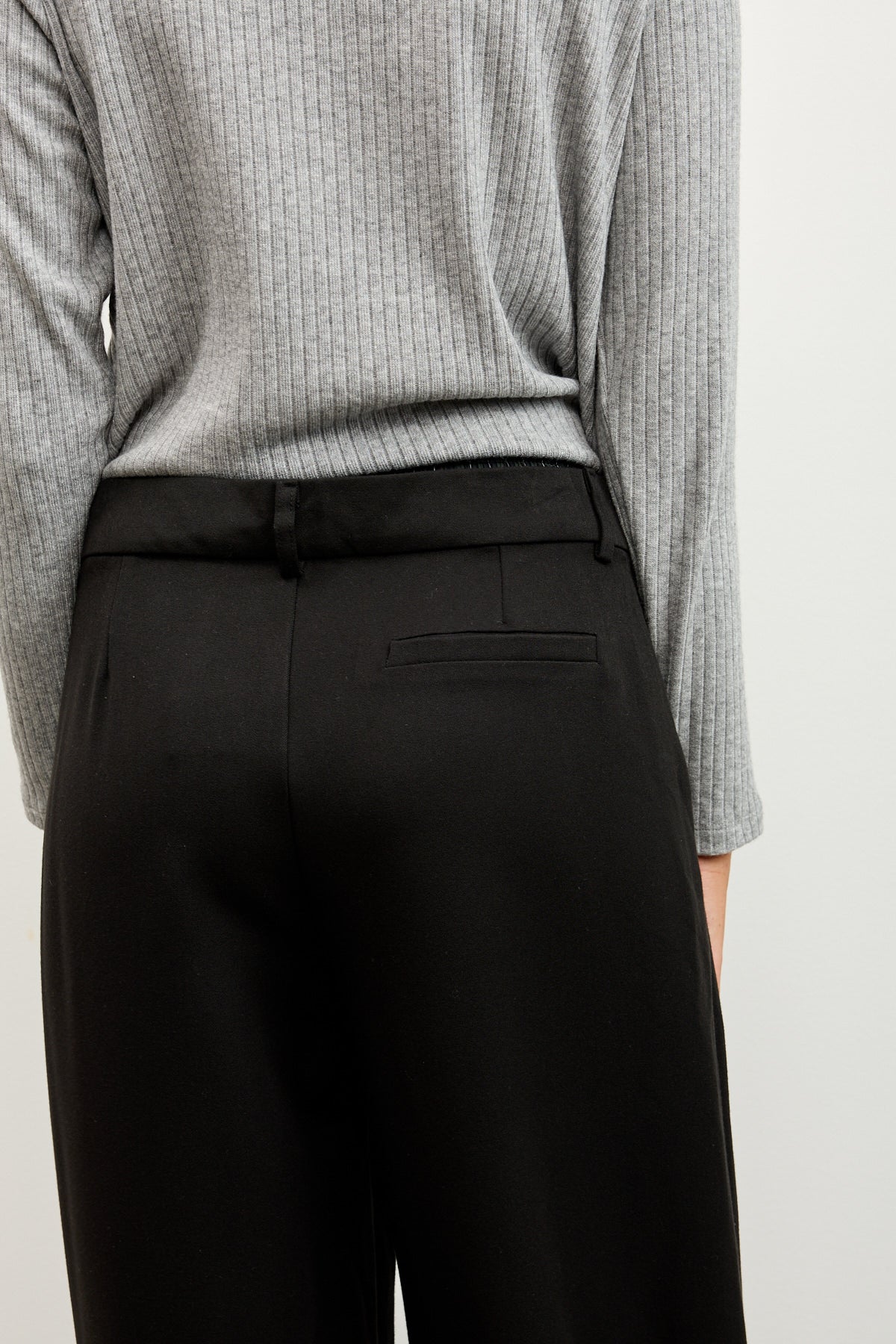 מכנס לומינה מחויט בוקסר שחור