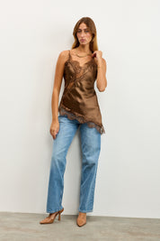 גופיית תחרה אסימטרית חומה