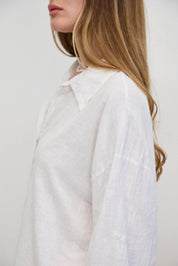 חולצת פשתן כותנה מכופתרת אוברסייז לבן