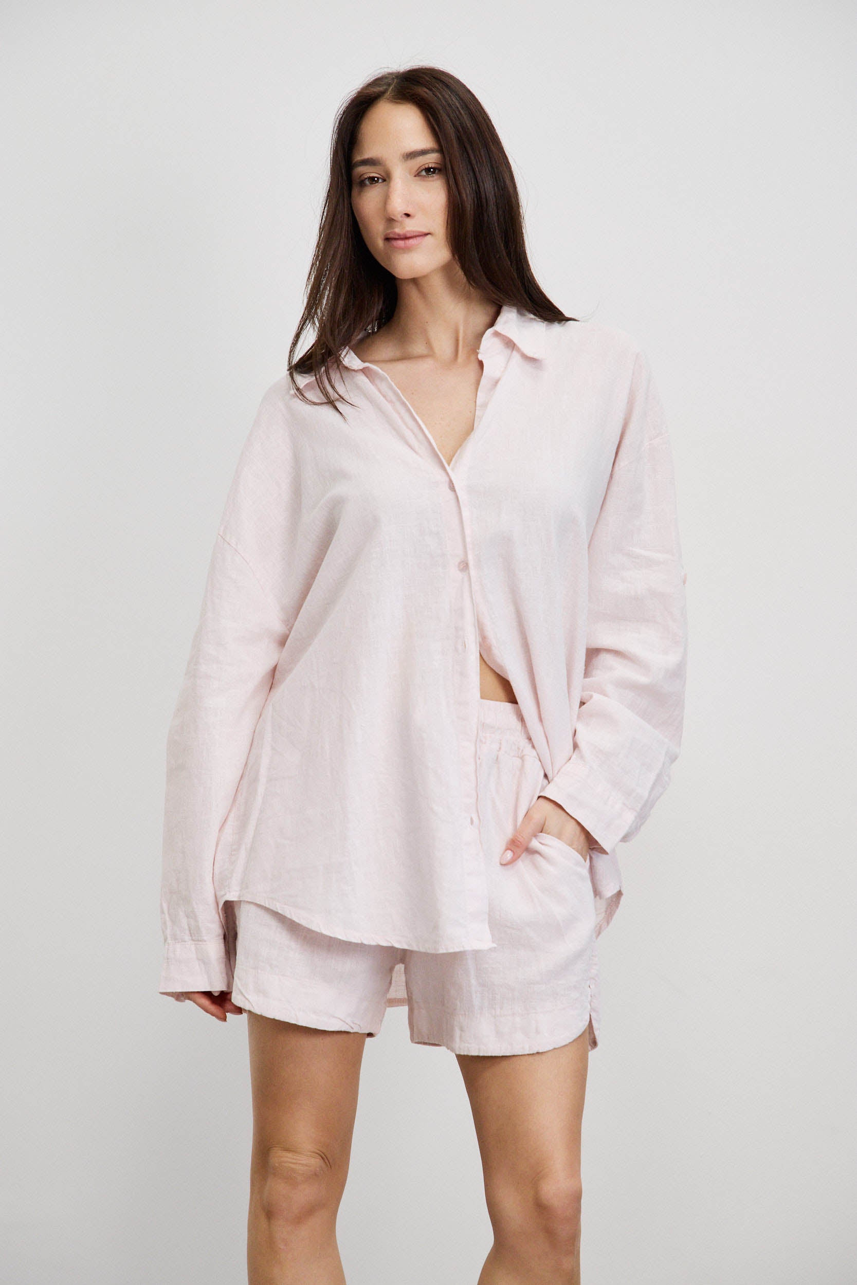 חולצת פשתן כותנה מכופתרת אוברסייז ורוד בהיר