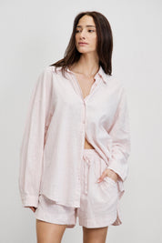 חולצת פשתן כותנה מכופתרת אוברסייז ורוד בהיר