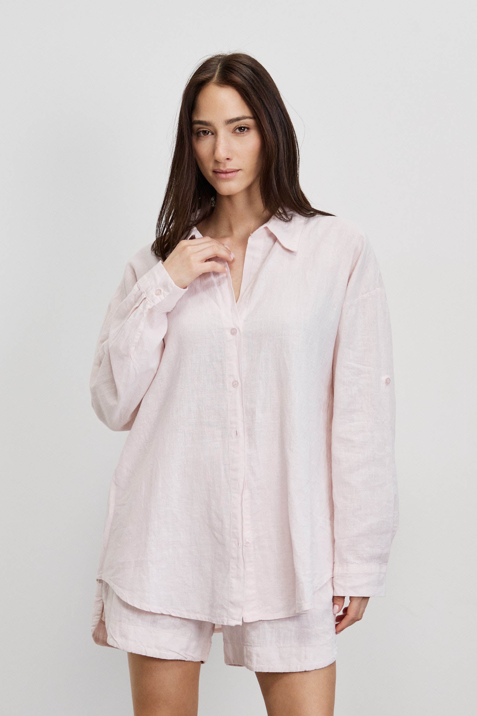 חולצת פשתן כותנה מכופתרת אוברסייז ורוד בהיר