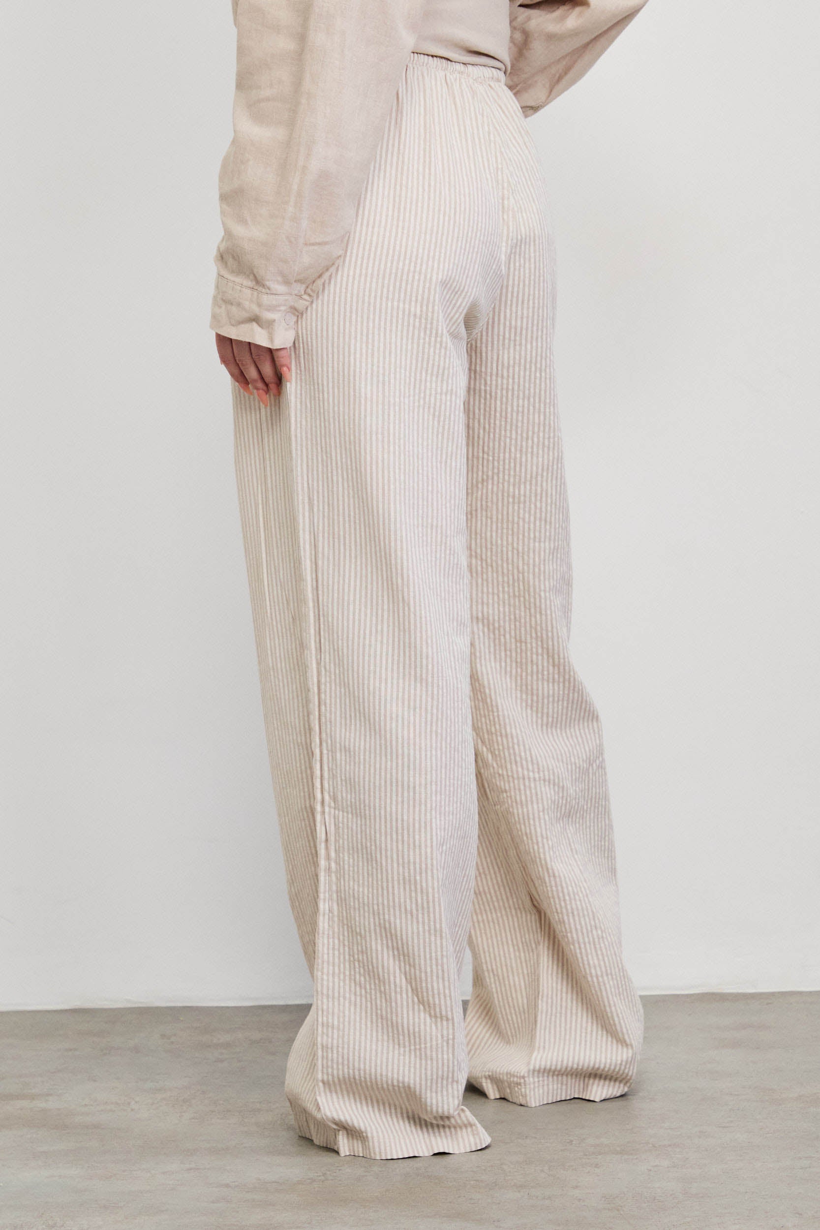 מכנסי פשתן פסים בז׳