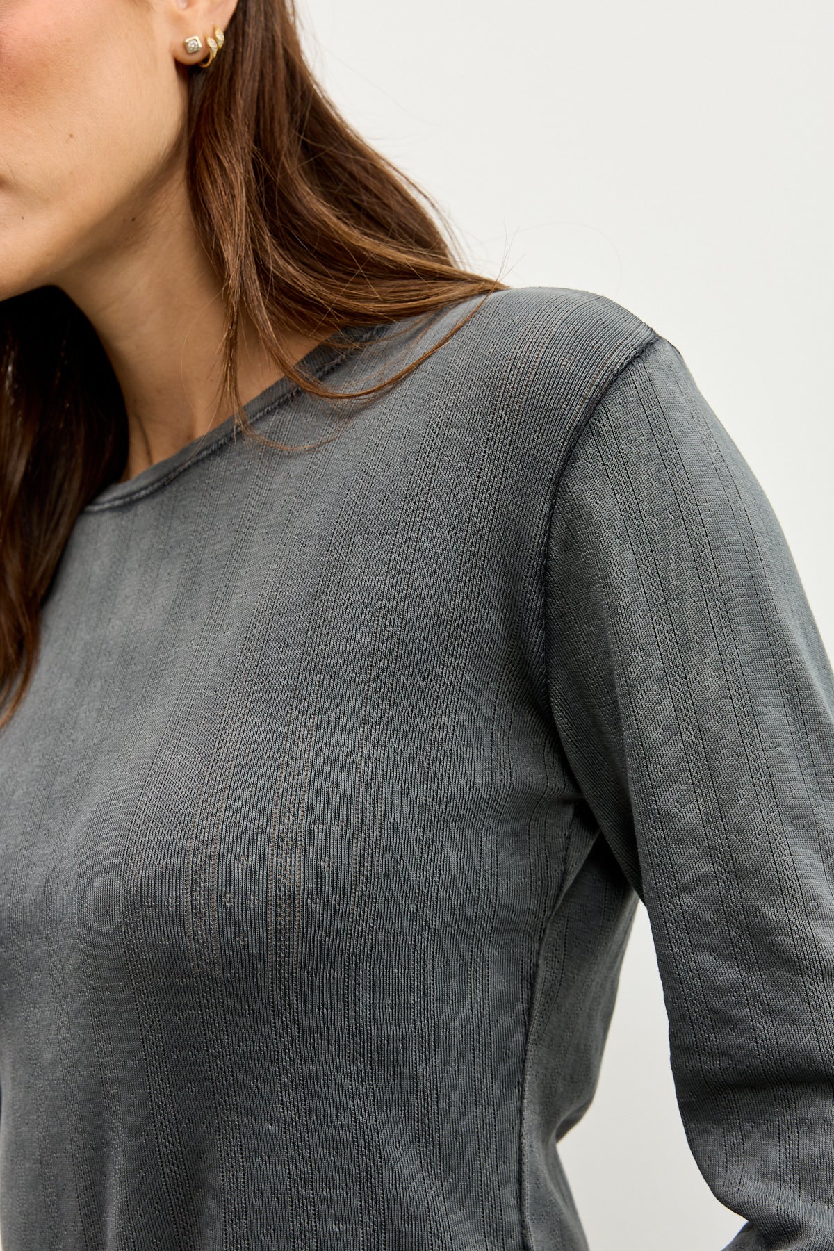 חולצת בייסיק ניקי בלה אפור כהה