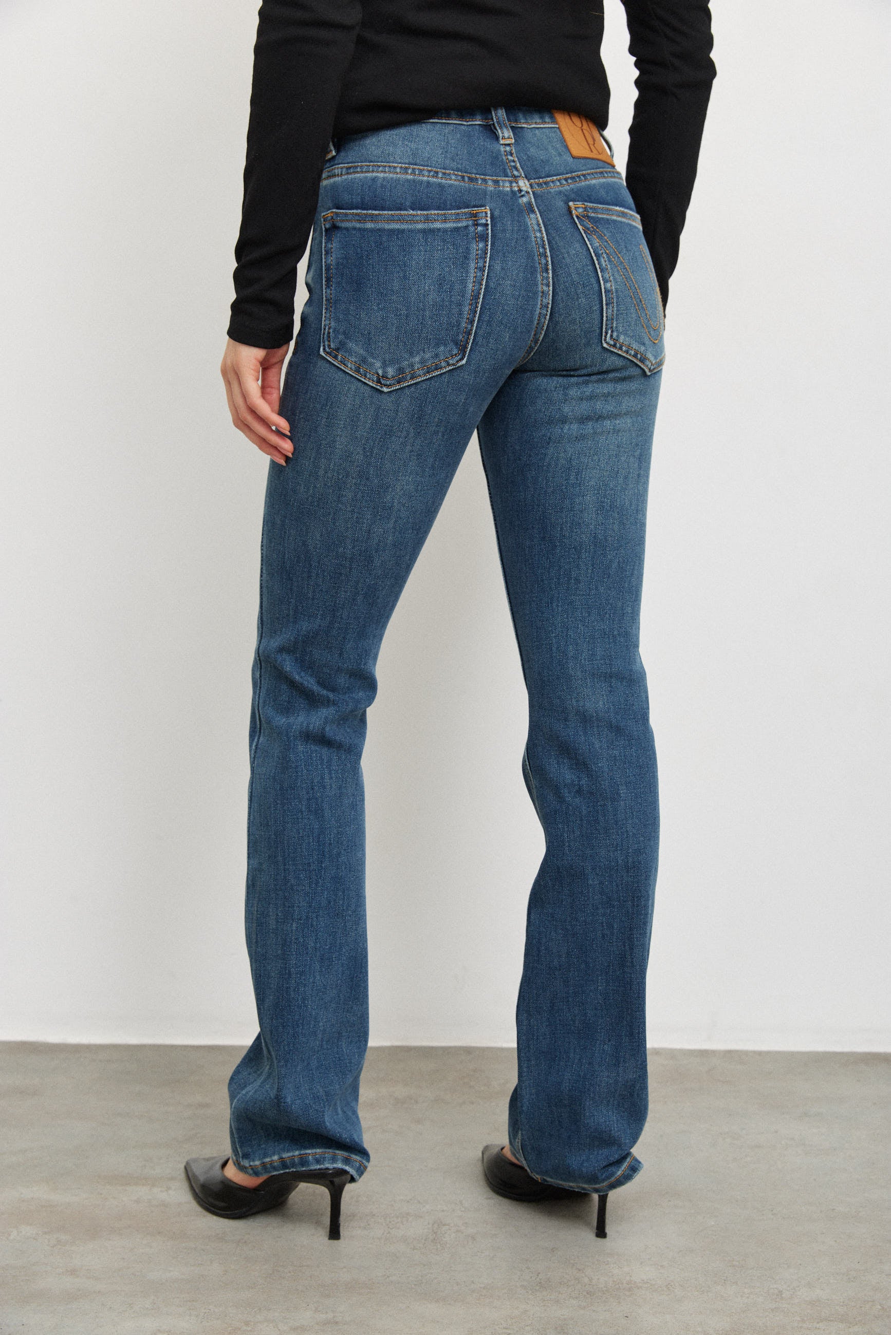 UTR ג׳ינס CORUNDUM MID WASH BLUE