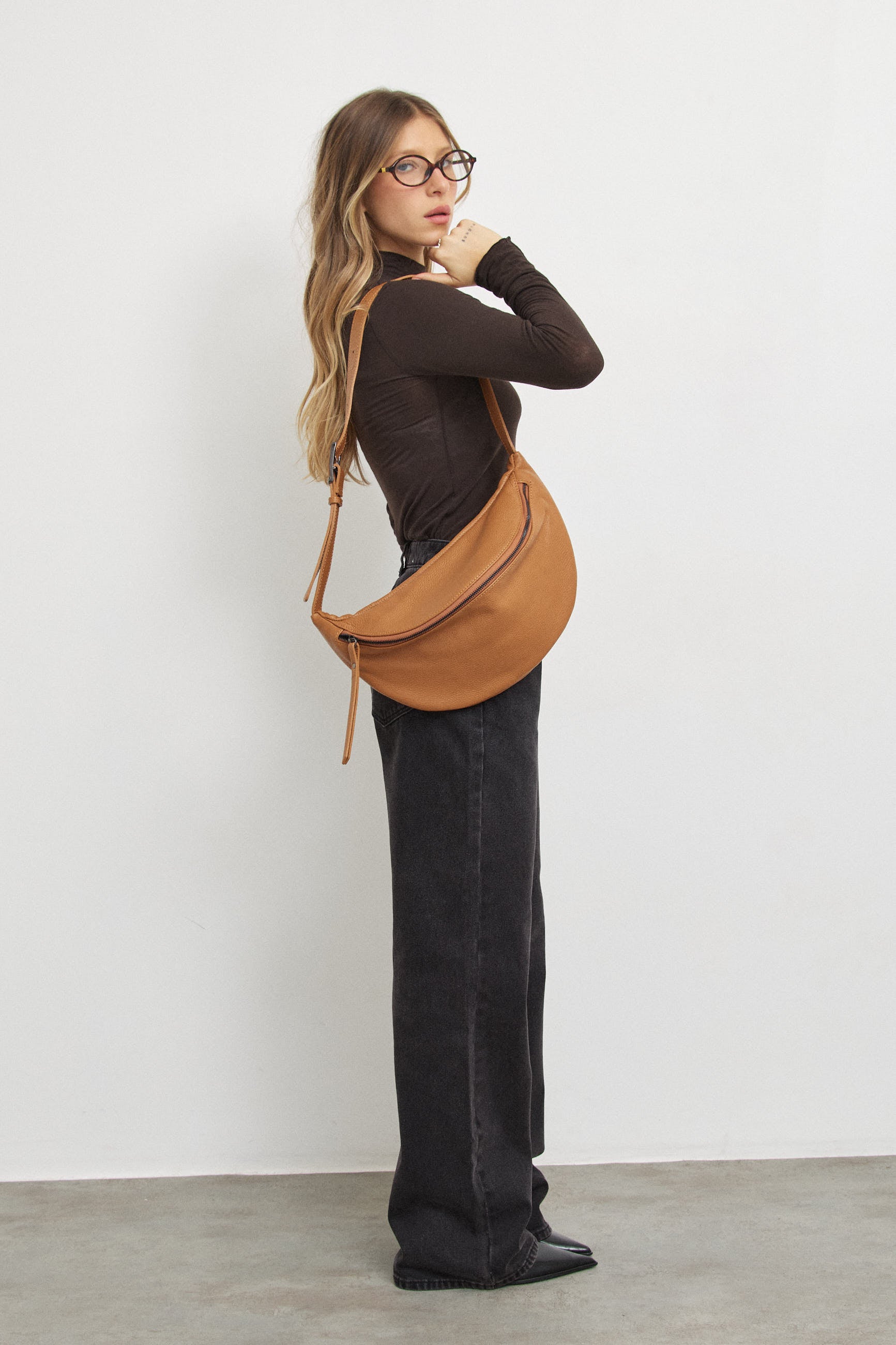 תיק עור פאוץ’ נינה קאמל