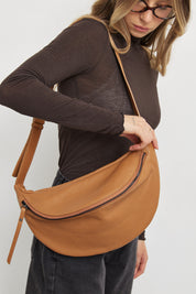 תיק עור פאוץ’ נינה קאמל