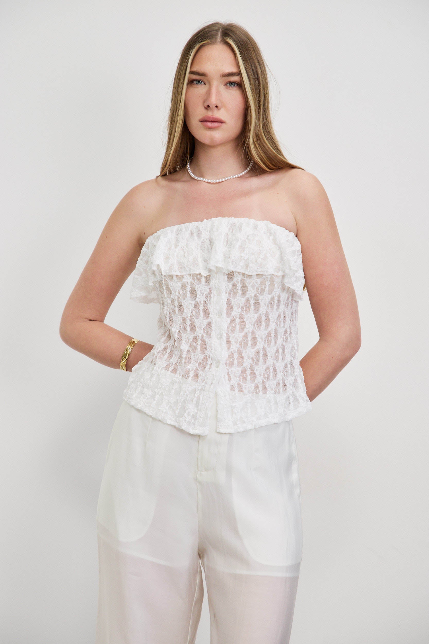 טופ סטרפלס תחרה לבן