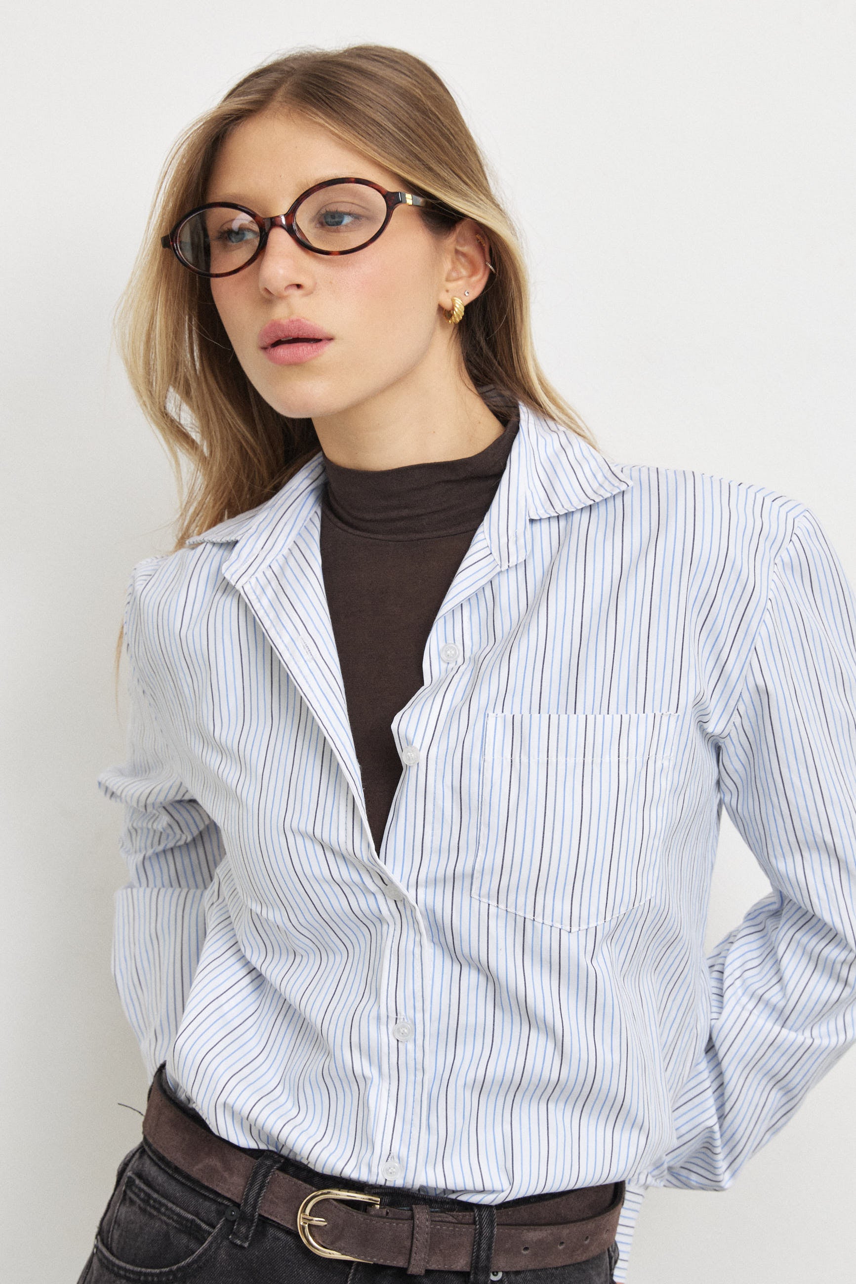 חולצת פסים ורונה לבנה