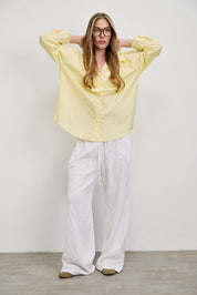 מכנסי פשתן לבנים