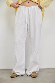 מכנסי פשתן לבנים
