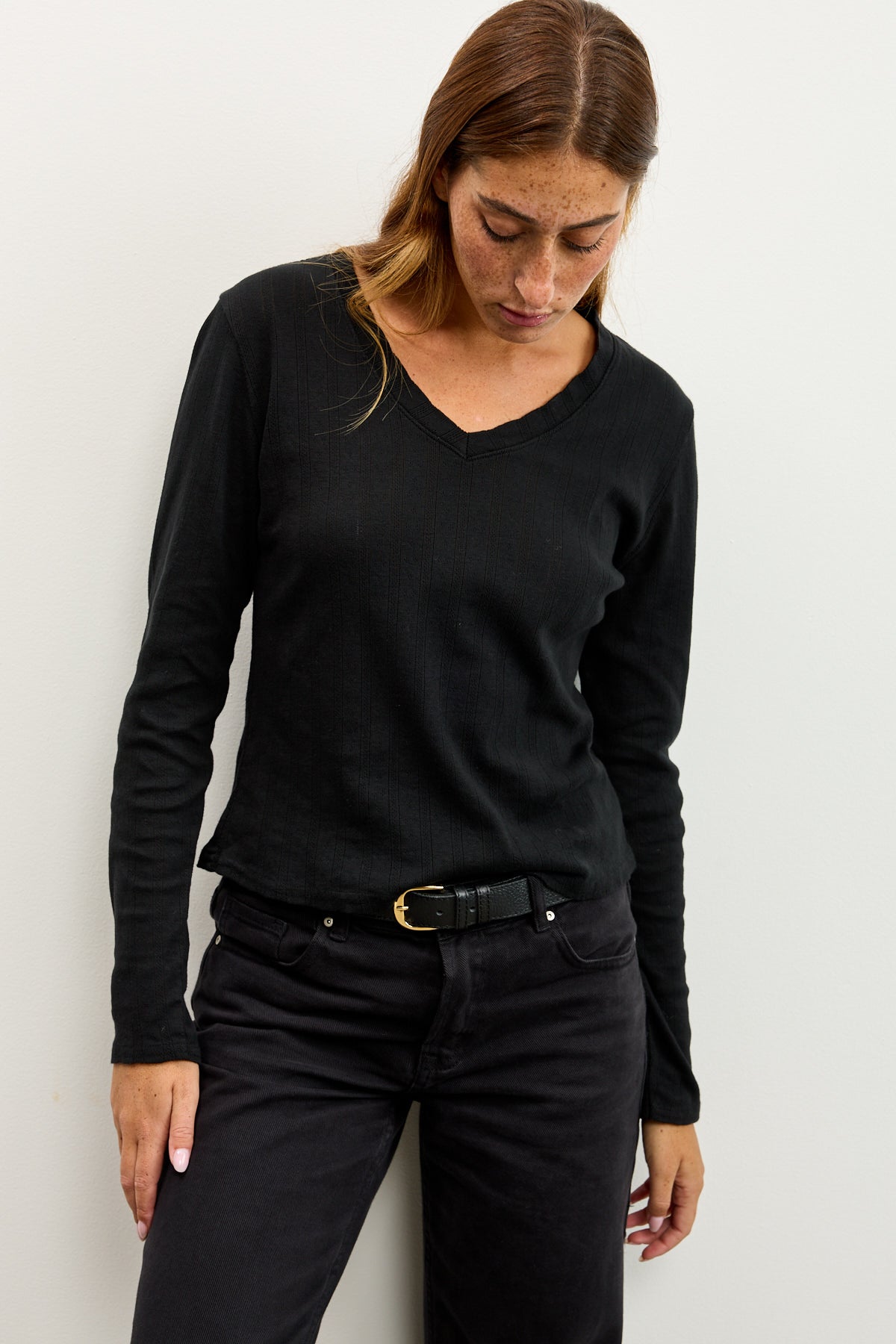 חולצת בייסיק וי בלה שחור