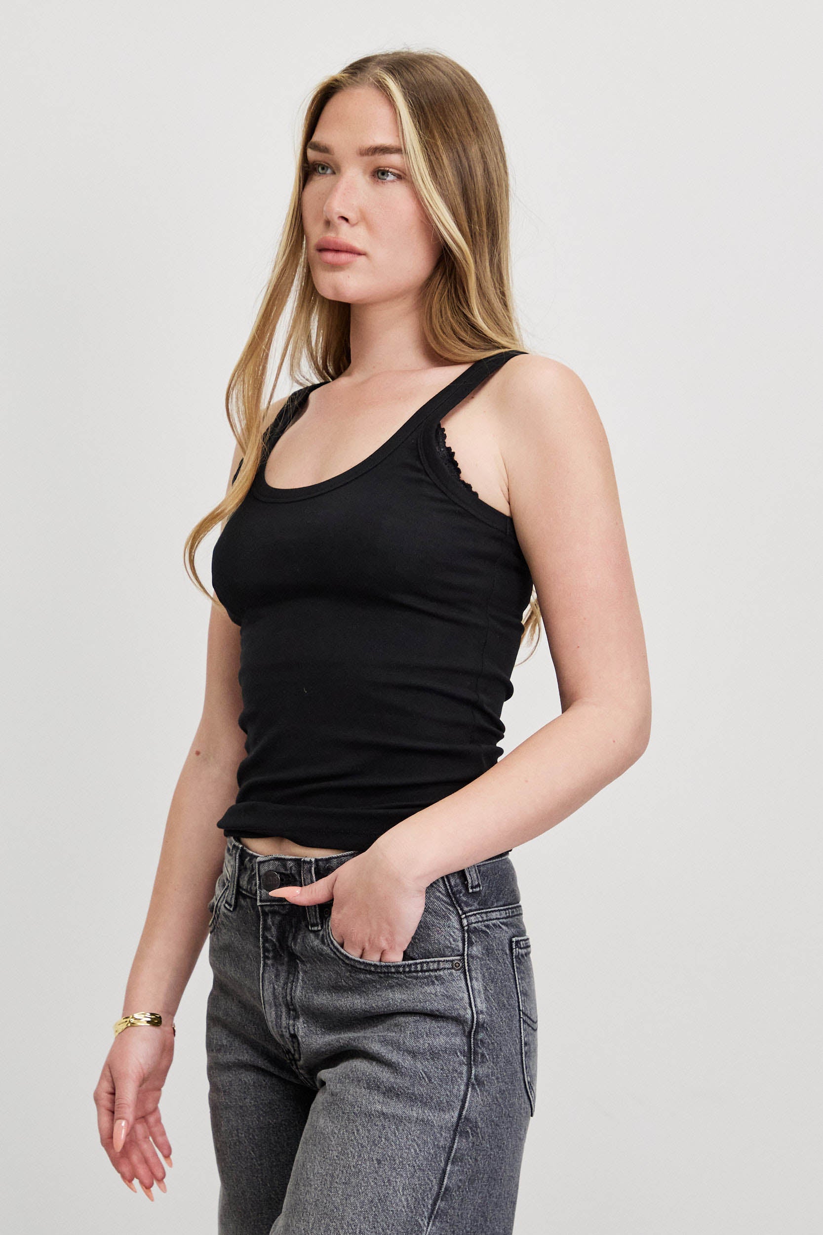 גופיית בייסיק לומינה שחור