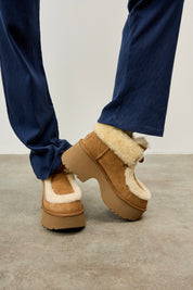 מגפוני UGG דגם CHE ניו הייט לייס חום