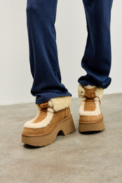 מגפוני UGG דגם CHE ניו הייט לייס חום