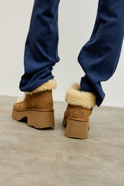 מגפוני UGG דגם CHE ניו הייט לייס חום