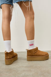 מגפוני UGG דגם קלאסיק אולטרה מיני CHE פלטפורם חום