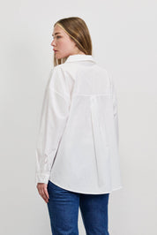 מכופתרת כותנה אוברסייז לבנה