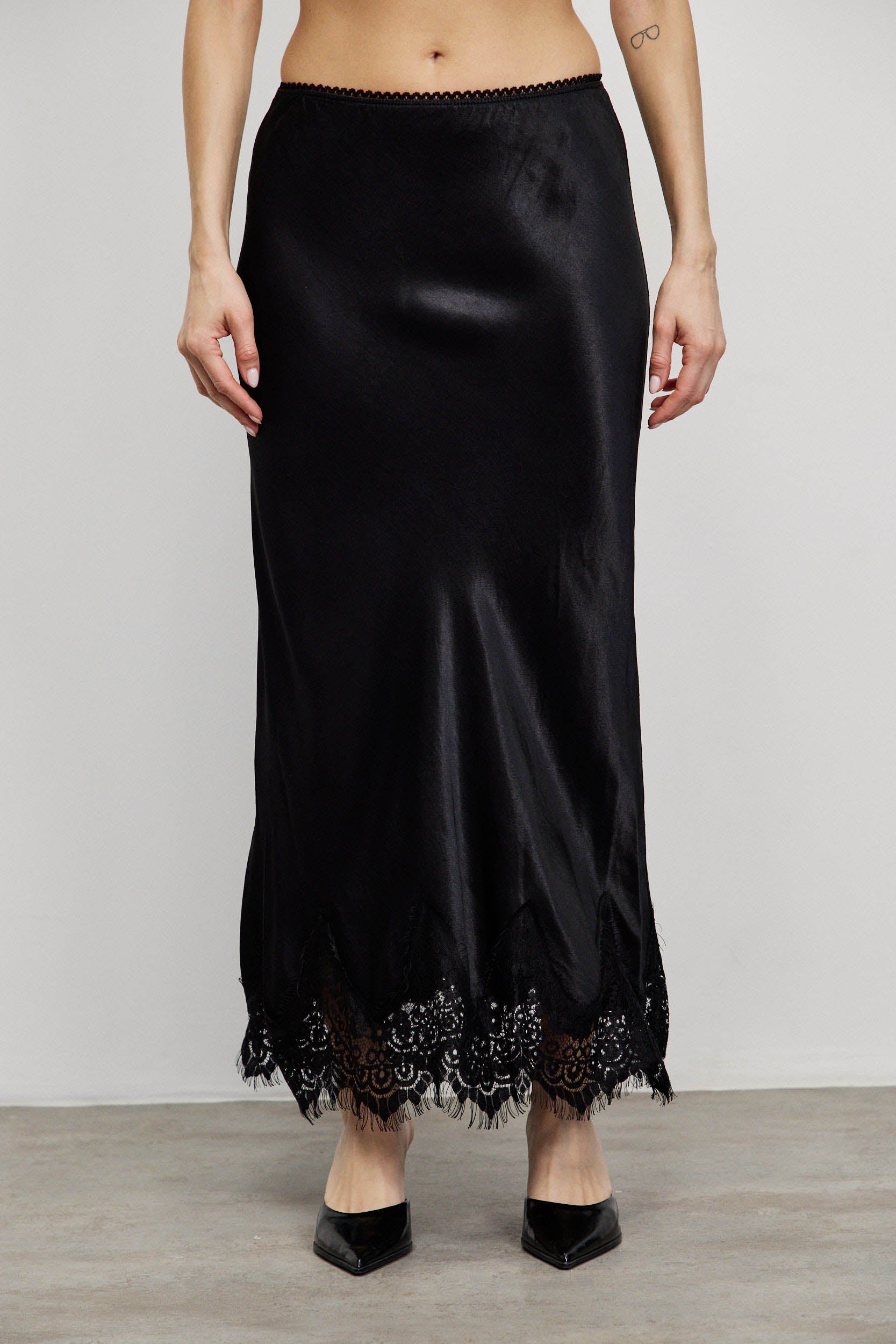 חצאית סאטן תחרה ביאנקה שחור