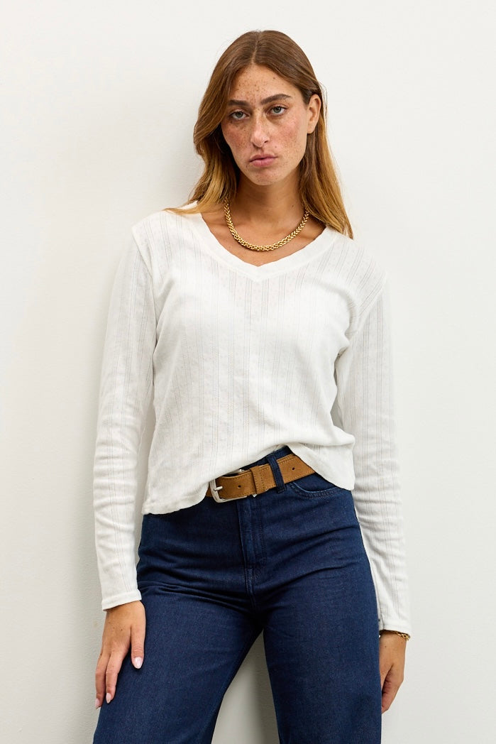 חולצת בייסיק וי בלה לבן