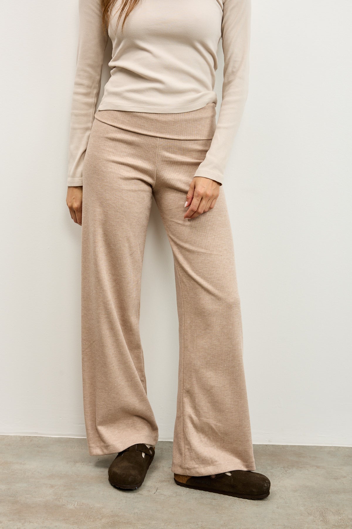 מכנסי ברנדי בד סריג דק בז