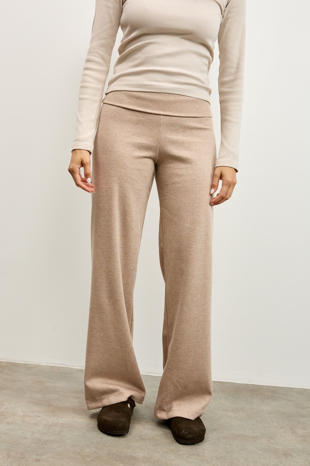 מכנסי ברנדי בד סריג דק בז