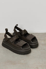 סנדלי UGG GOLDENGLOW EMBOSSED חום כהה