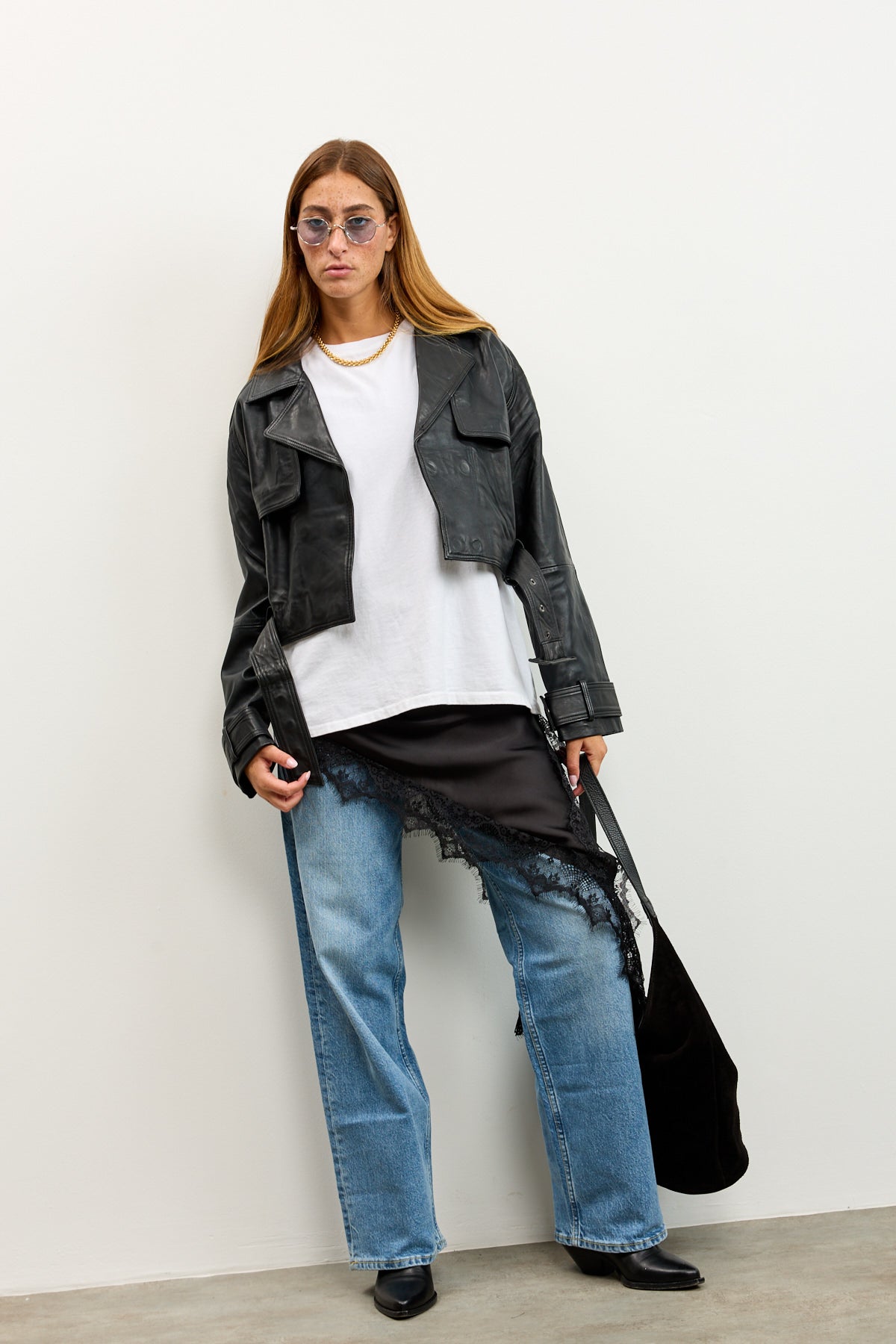 טוניקת תחרה אסימטרית שחורה