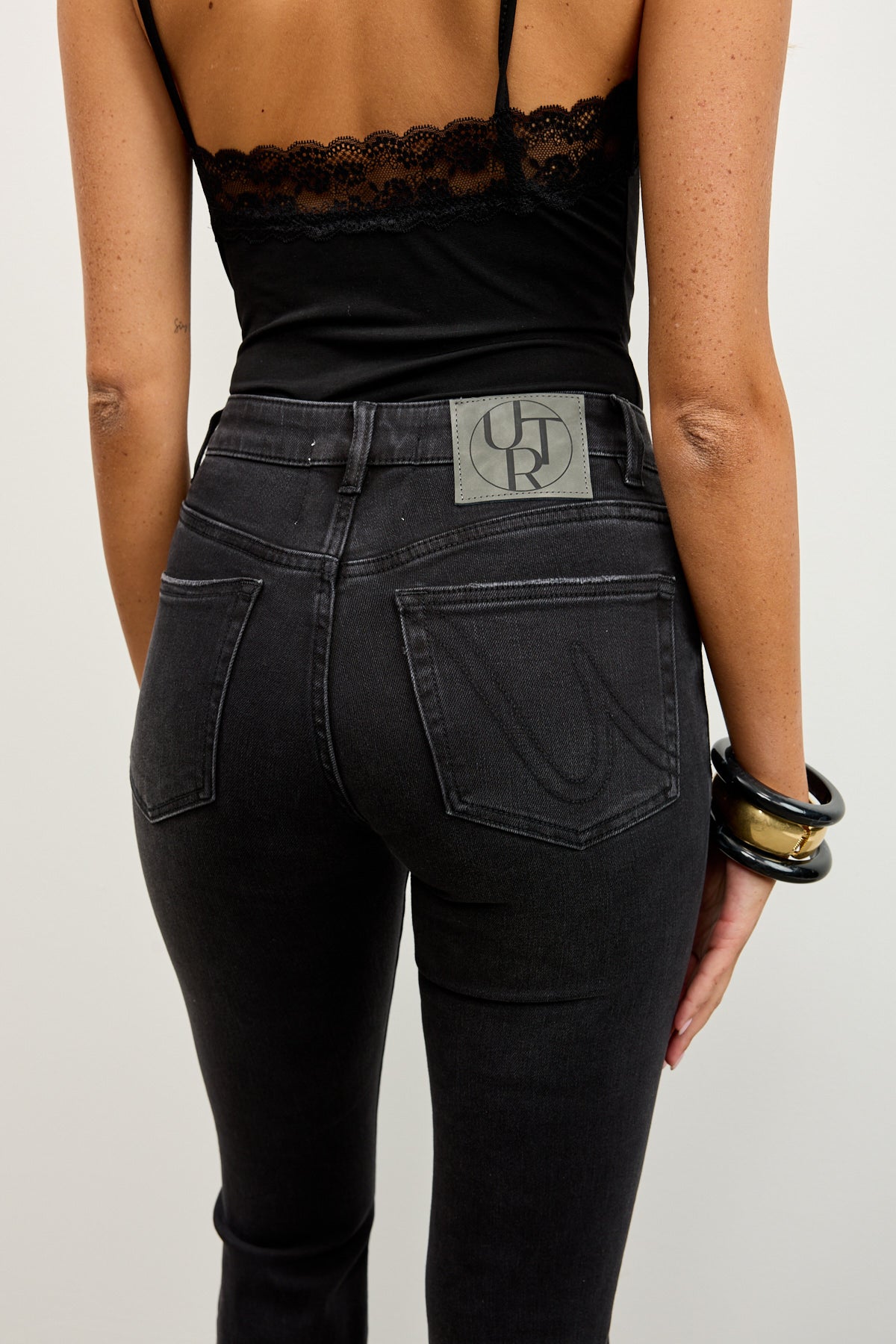 UTR ג׳ינס CORUNDUM NIGHT BLACK